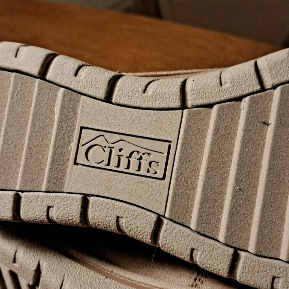 FLASH SALE Cliffs boots6.5 but fit more like 6 Khols - Picture 8 of 8